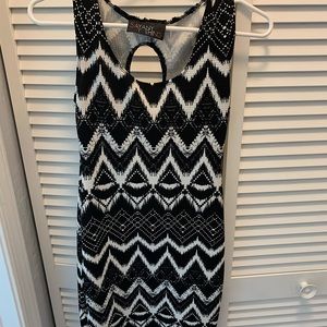 Black & white bodycon geometric pattern keyhole dress